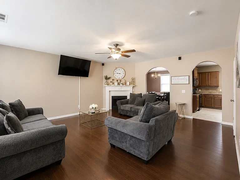 141 Back Cedar Ln — Photo 2