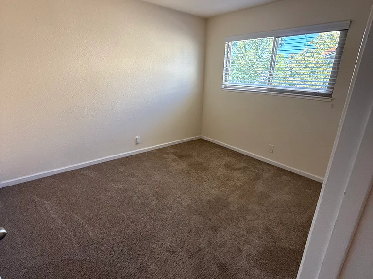 1074 Marina Dr — Photo 5