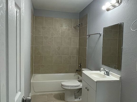 5th image of 3817 Wipprecht St Unit A