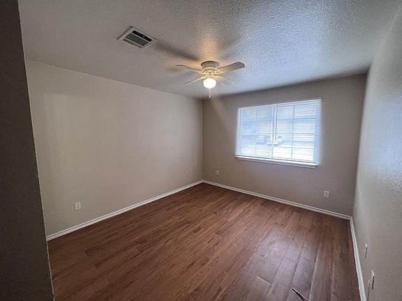 2nd image of 916/918 Sagewood Trl