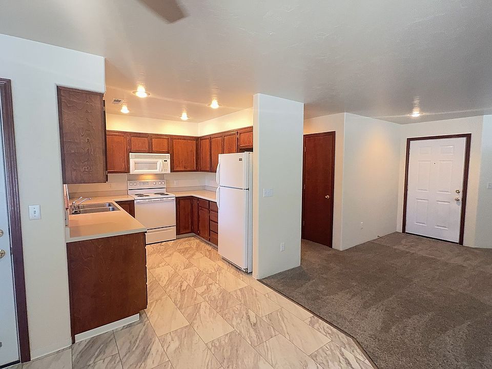 1st image of 648 Hueners Ln #648I