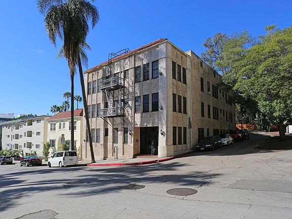 5th image of 1921 Whitley Ave #15