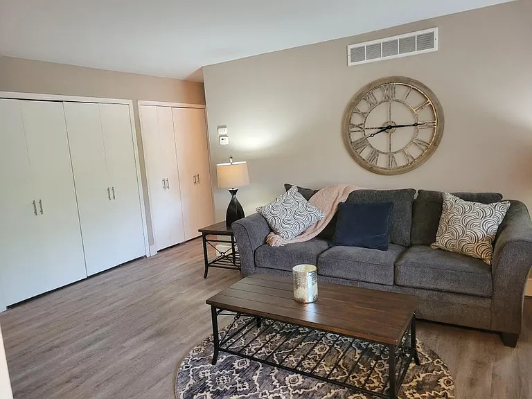 Carriage Hill Apartments - Dearborn Heights, MI — Photo 8