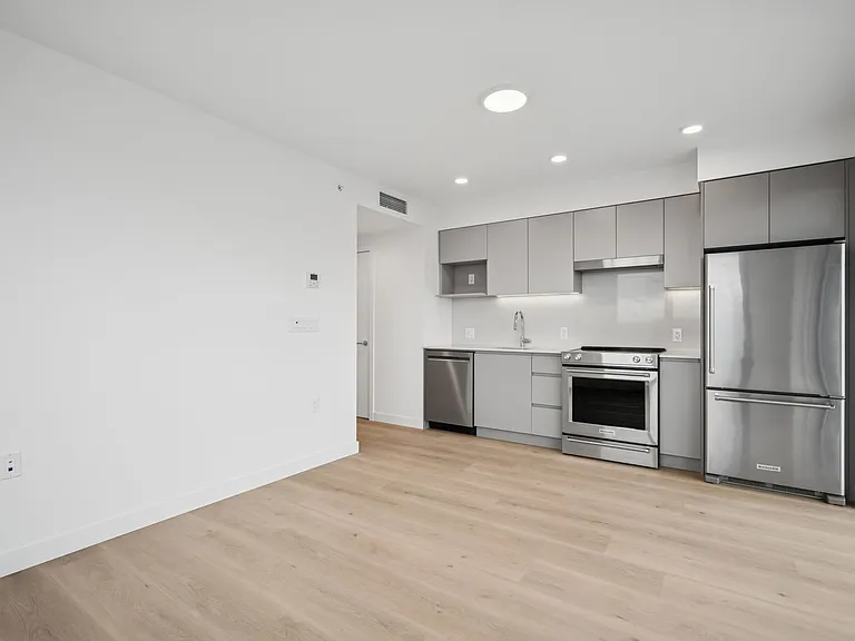 5670 Cambie St — Photo 97