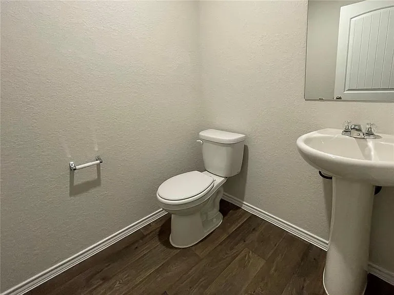 128 Hazel Grv — Photo 16