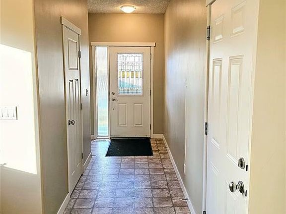4th image of 701 McIntosh St E #31