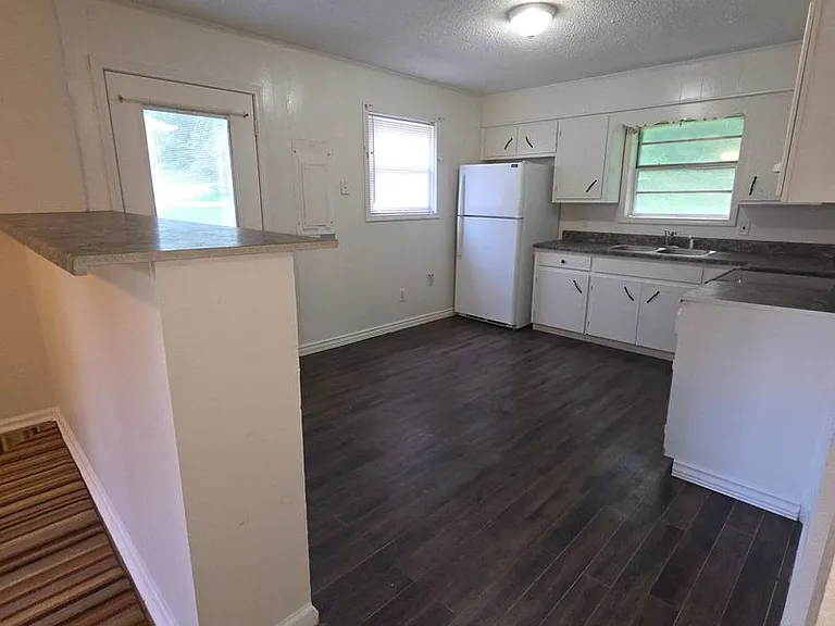 806 McCampbell St — Photo 5