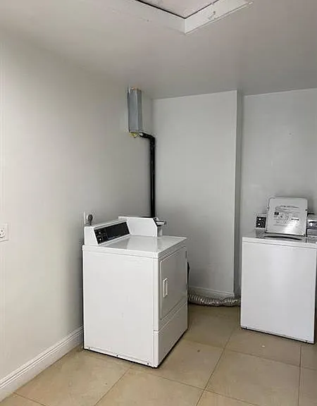 1440 Miami Rd #6 — Photo 3