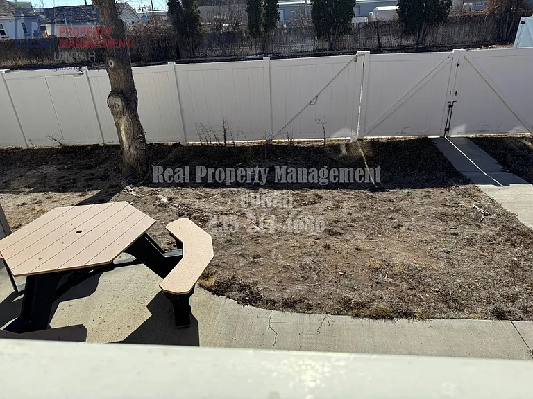 145 W 100 N — Photo 16