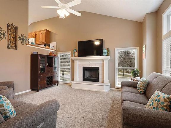 3rd image of 16642 W 157th Ter