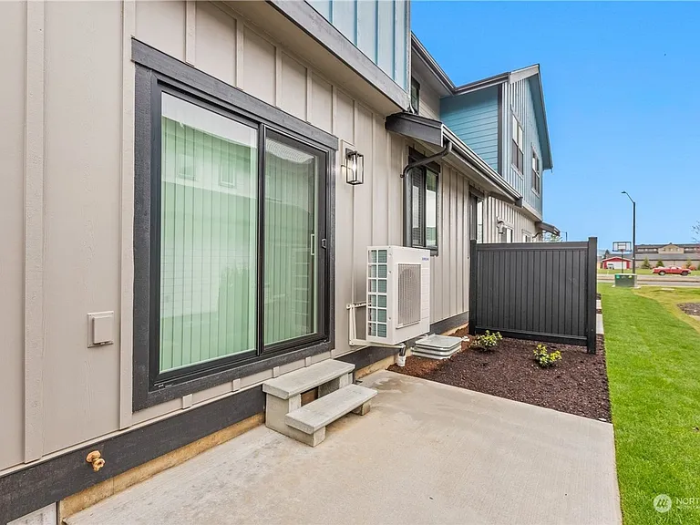 2217 Dejong Dr — Photo 21