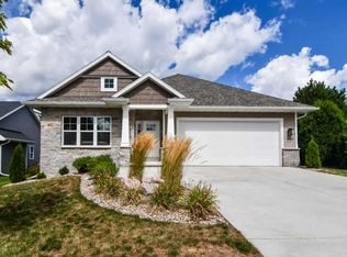 1032 Heyerdahl Hts, Hobart, WI 54155