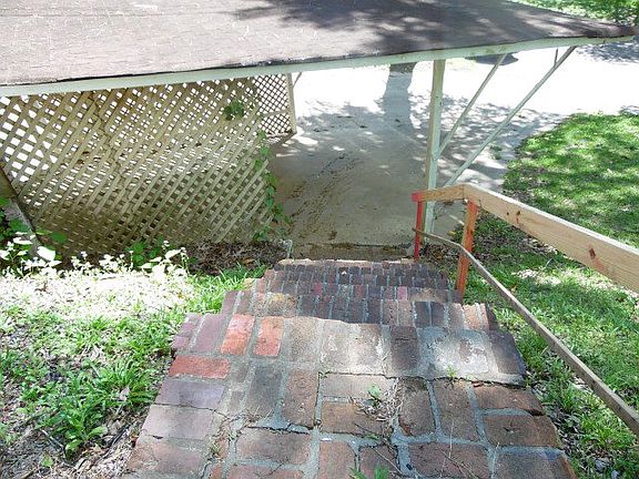 2nd image of 2 Oak Hill Dr