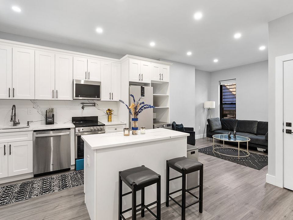 1st image of 30 Marconi Pl APT 1