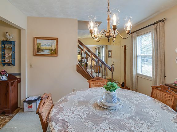 3rd image of 6729 Toboggan Ln