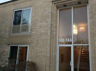 140 Green Bay Rd APT 1A, Glencoe, IL 60022