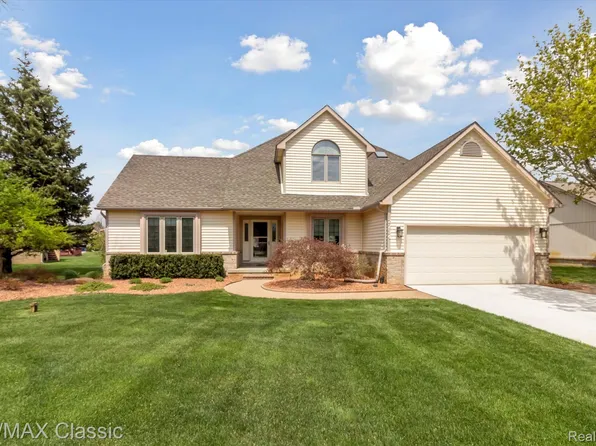 2234 White Pine Dr, Wixom, MI 48393