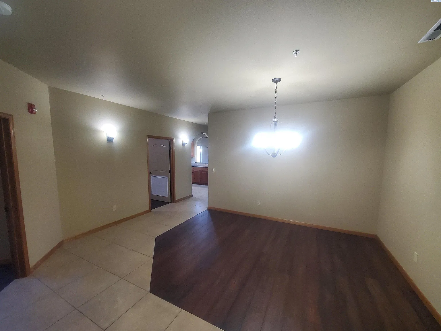 2 bed, 2.0 bath, 1800 sqft, $2,195 — Photo 2