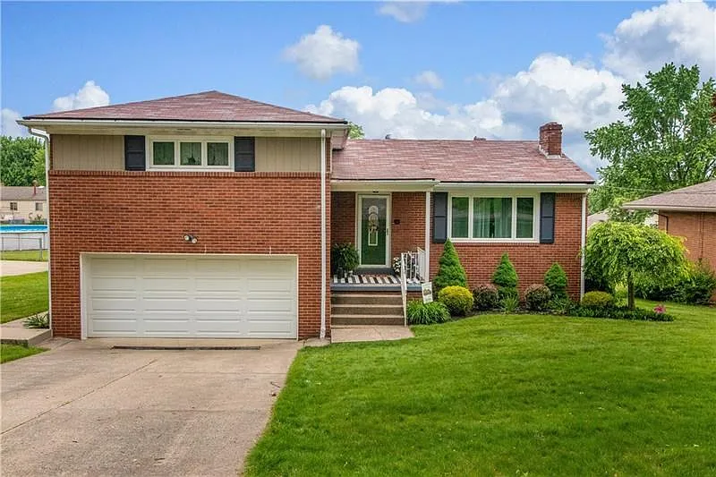 218 Columbia Dr photo 1