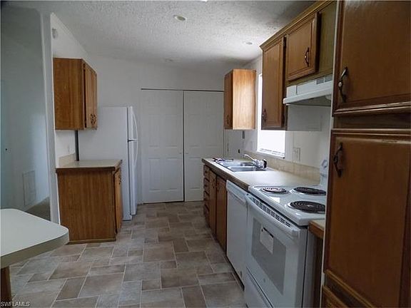 4th image of 7575 Grady Dr