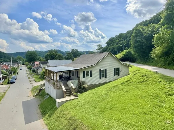 245 Frank St, Paintsville, KY 41240