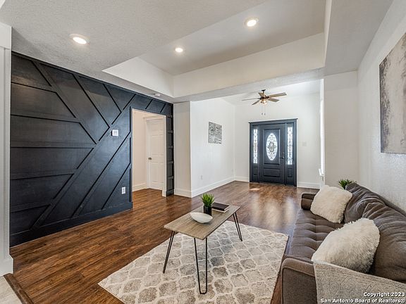 5th image of 2707 W HOUSTON ST