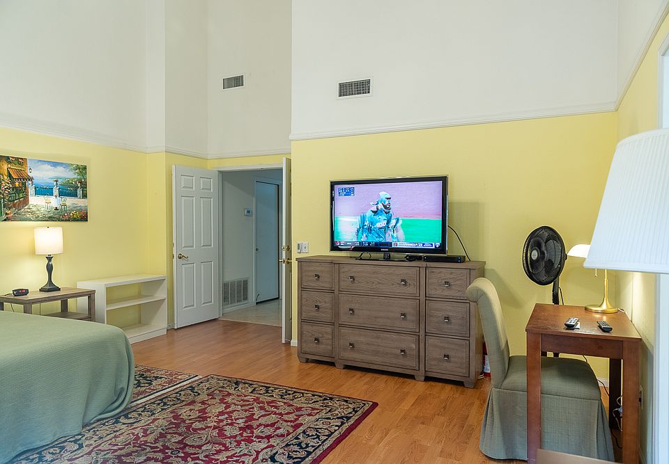 private room with en suite bathroom