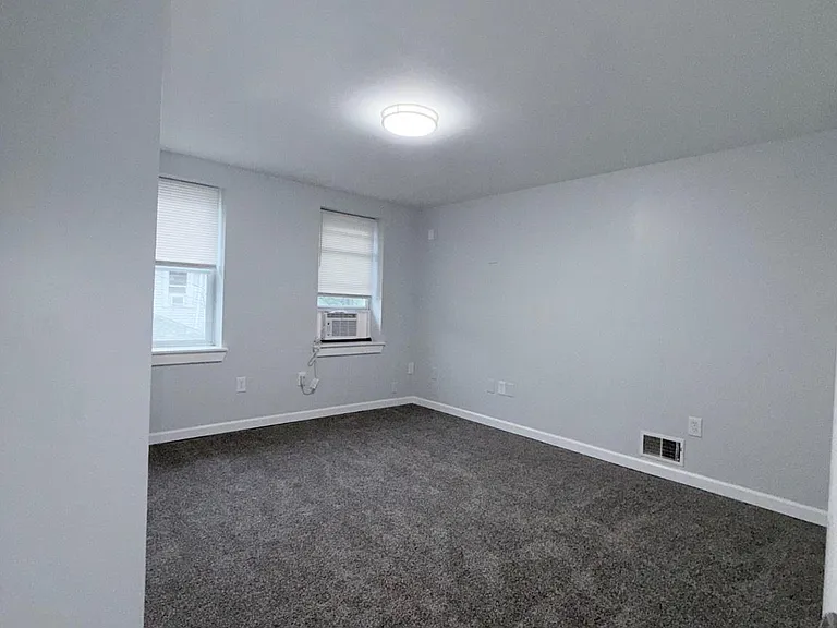 58 E Monroe St — Photo 12