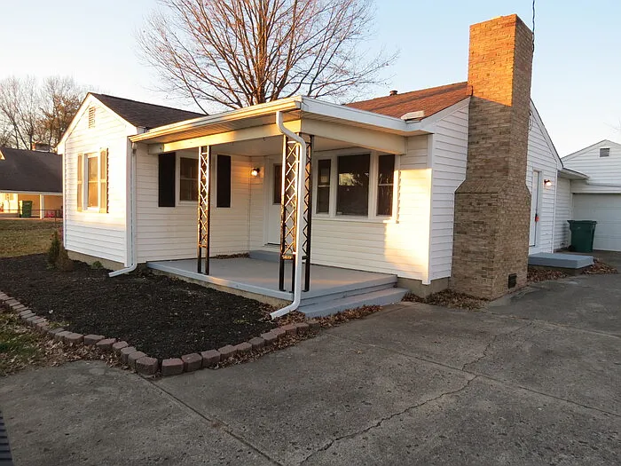 1680 Hillcrest Ave — Photo 2