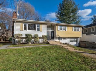25 Jackson St, Glen Cove, NY 11542