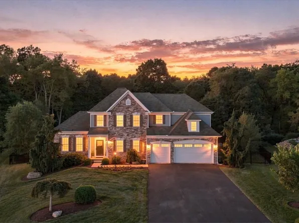 438 White Pine Ln, Baden, PA 15005