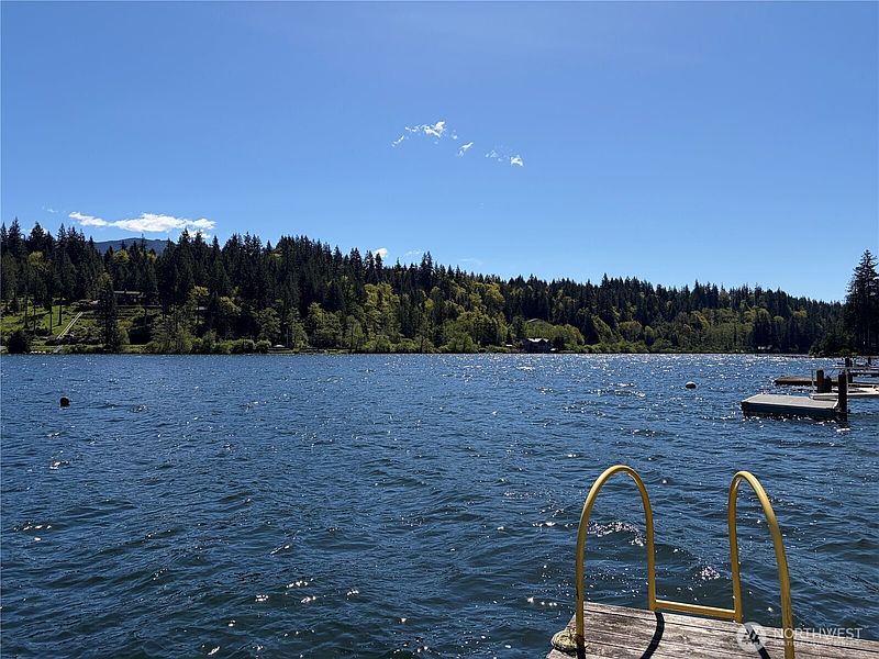 3rd image of 1054 Lake Whatcom Boulevard