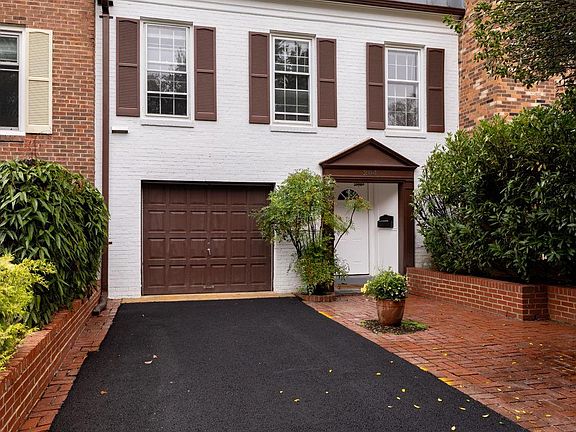 4th image of 204 James Thurber Ct