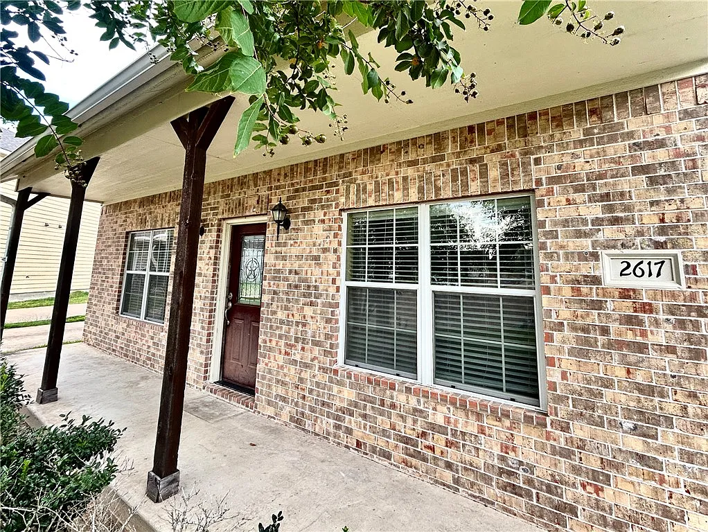 4 bed, 2174 sqft, $1,950 — Photo 3