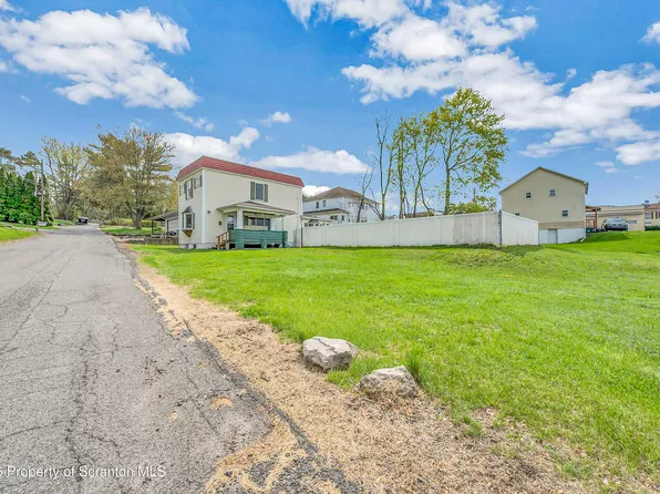 164 Oak St, Pittston, PA 18640