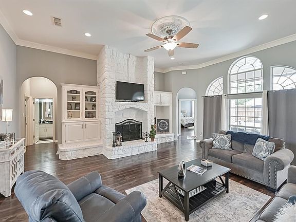 3rd image of 2602 Brookwood Dr