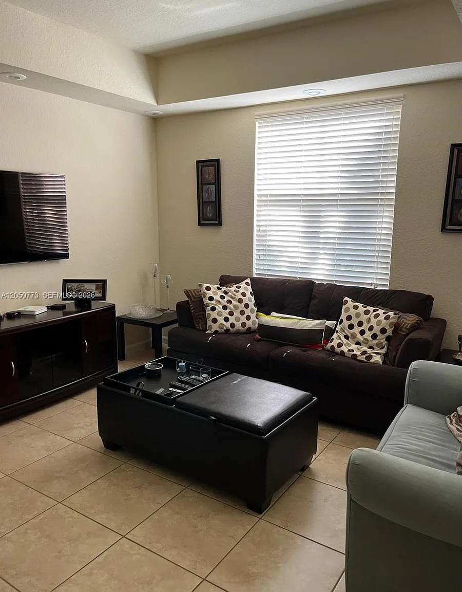 St Mortiz At Doral Condo — Photo 3