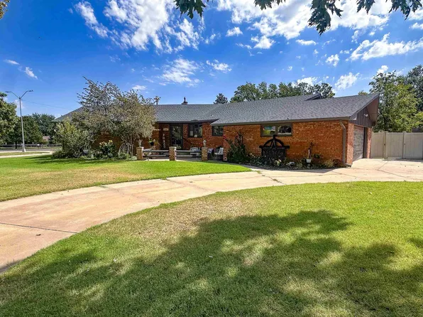 3708 Twisted Oak Ln, Woodward, OK 73801