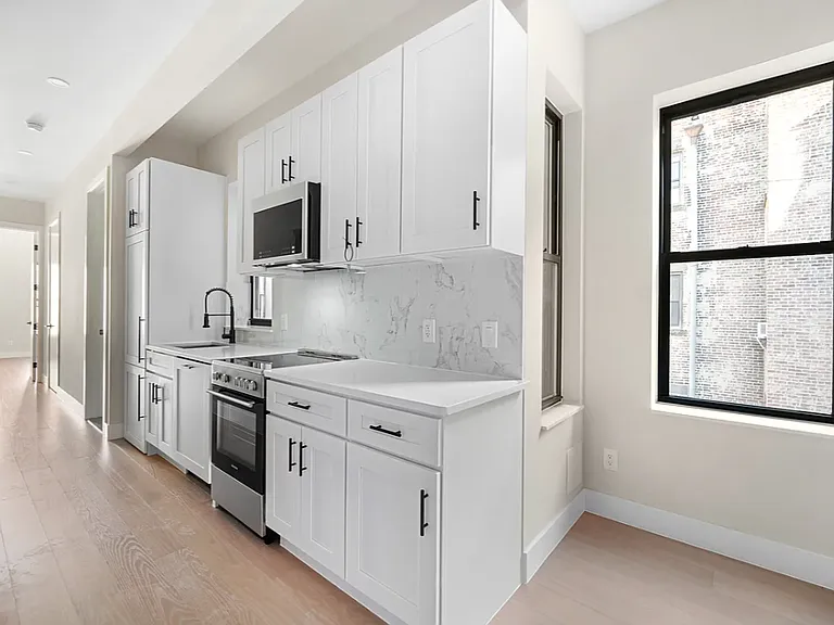 106 E 7th St #3E — Photo 2