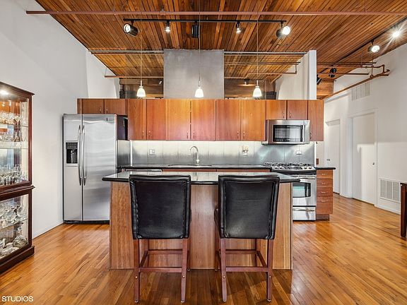 5th image of 550 N Kingsbury St APT 309