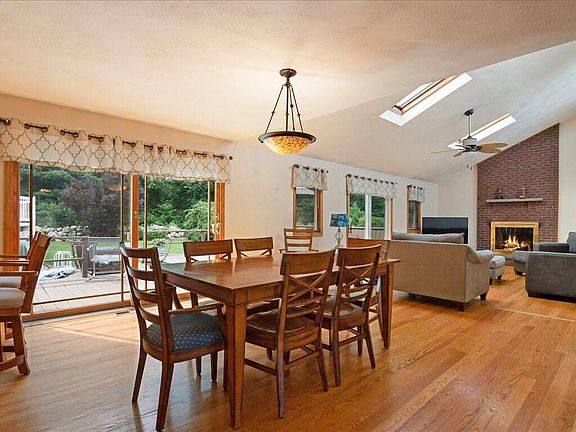 5th image of 65 Spencer Ct