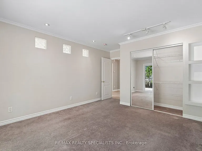 782 Hastings Ave — Photo 12