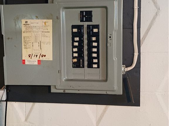 5th image of 2605 Flesher Ave
