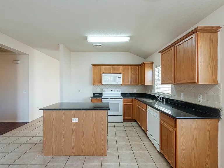 204 Waterwood Dr — Photo 6