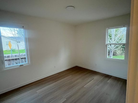 3rd image of 220 Fairview Dr