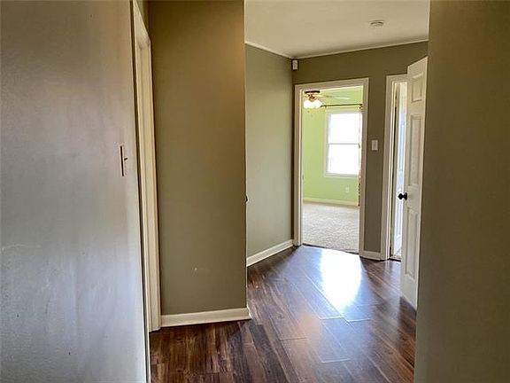 3rd image of 919 Holly St
