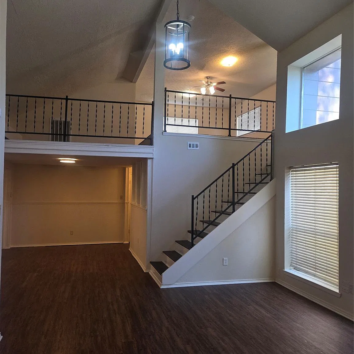 3 bed, 2.0 bath, 2108 sqft, $1,700 — Photo 4