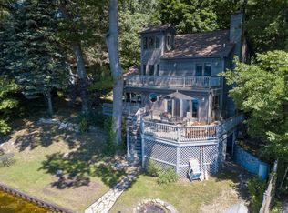 32361 Wildwood Dr, Dowagiac, MI 49047