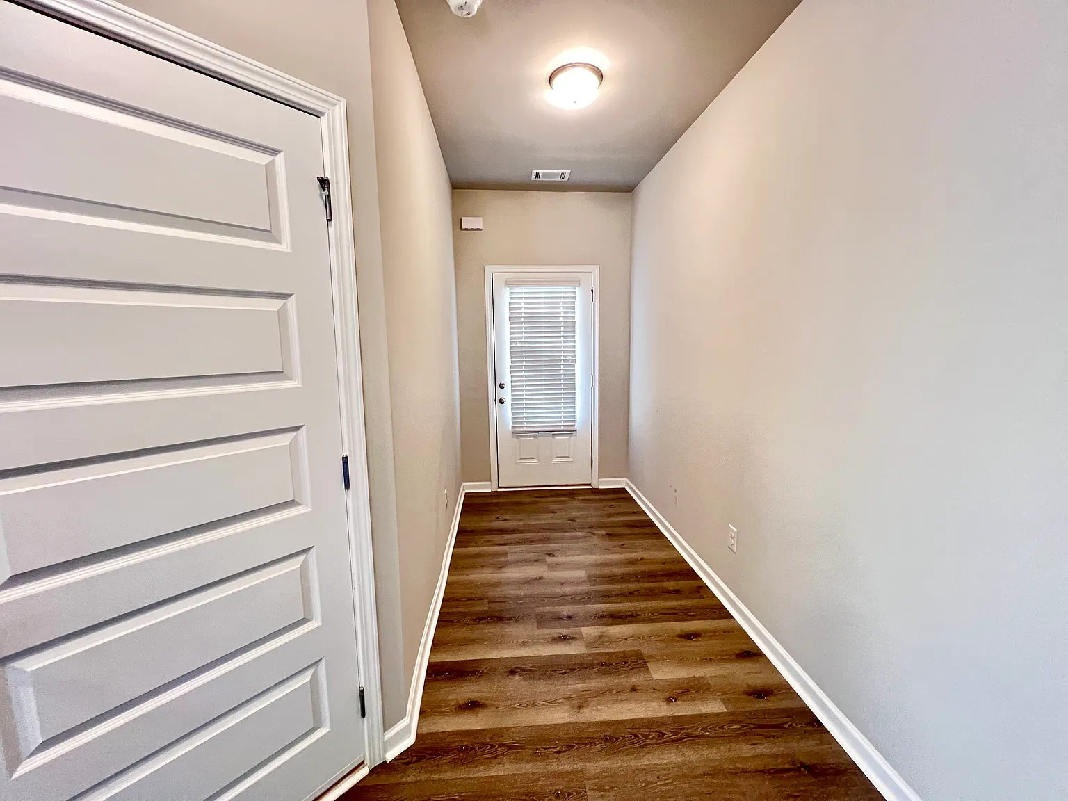 3 bed, 2.5 bath, 1758 sqft, $1,900 — Photo 3