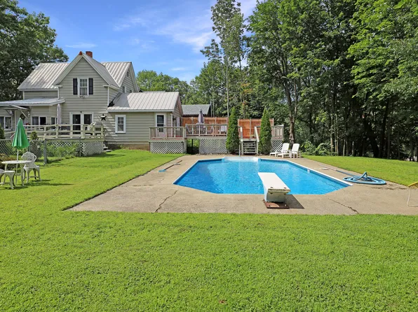 9 Riverside Drive, Rumford, ME 04276
